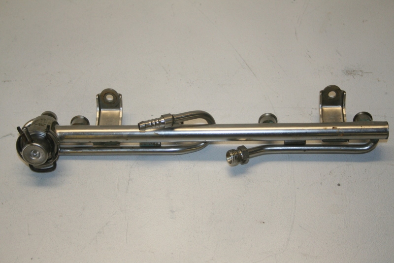AUDI A4 94-98 Injektor befecskendező híd  bontott alkatrész