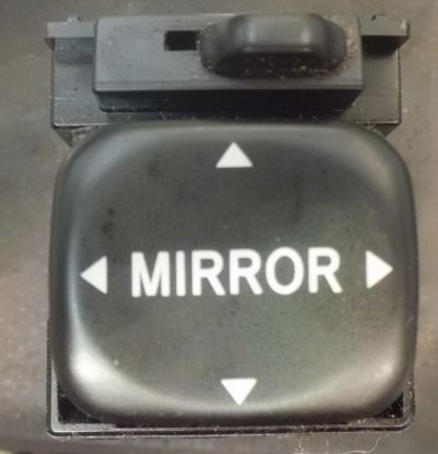 TOYOTA YARIS VERSO 00-05 Elektromos tükör állító kapcsoló bontott alkatrész