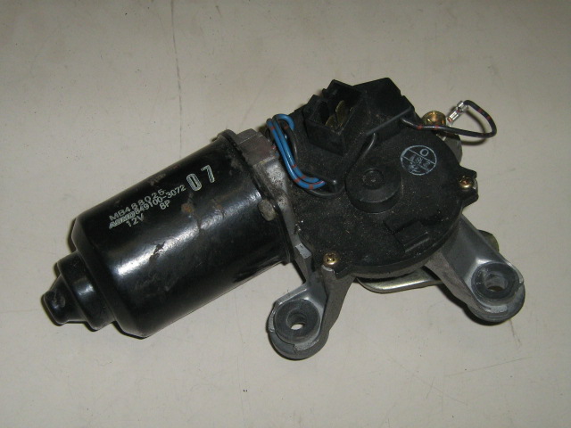 MITSUBISHI L300 Ablaktörlő motor első bontott alkatrész