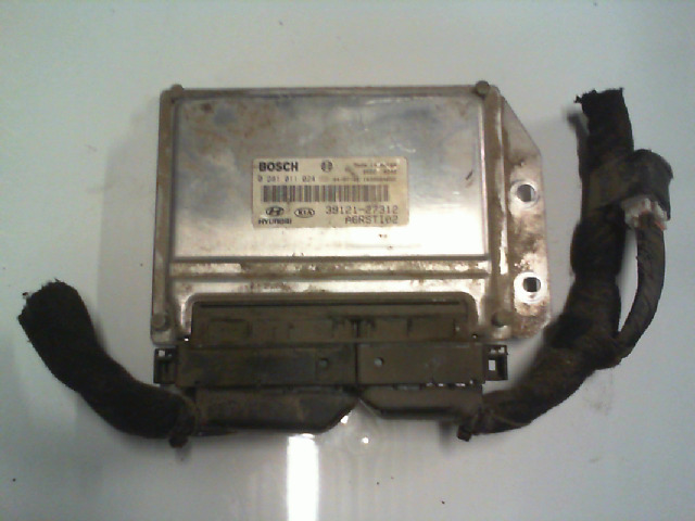 KIA CARENS 01-06 Motorvezérlő egység ecu pcm modul bontott alkatrész