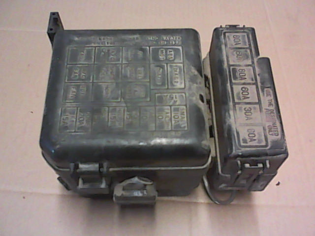 SUZUKI BALENO 95-98 Biztosítéktábla bcm bsi bsm sam gem modul motortér bontott alkatrész