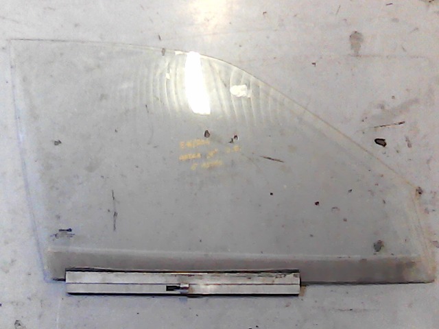 OPEL ASTRA F 91-94 Jobb első ajtóüveg bontott alkatrész