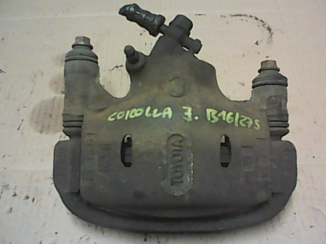 TOYOTA COROLLA E80 83.05-87.04 Jobb első féknyereg munkahengerrel bontott alkatrész