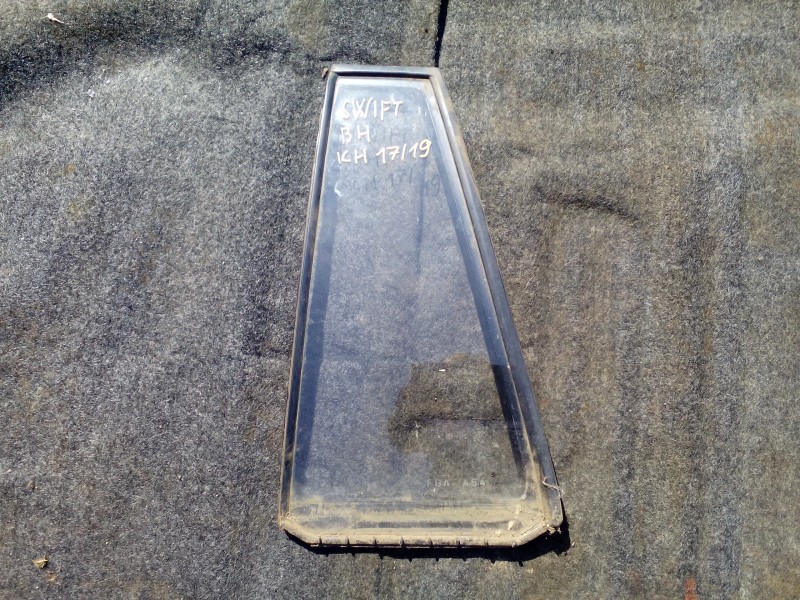 SUZUKI SWIFT 89-96 Bal hátsó fixüveg ajtóban bontott alkatrész