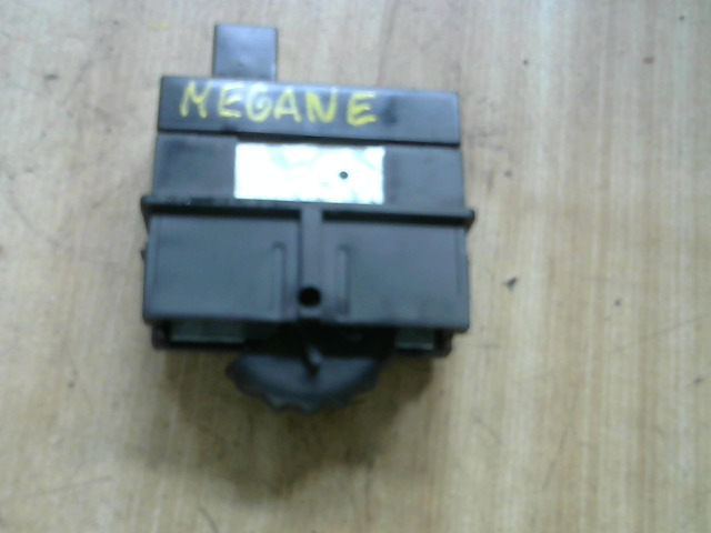 RENAULT MEGANE 99-02 Műszerfal fényerő szabályzó kapcsoló bontott alkatrész