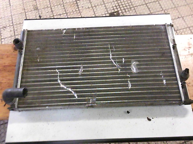 VW PASSAT 93-96 Vízhűtő, radiátor bontott alkatrész