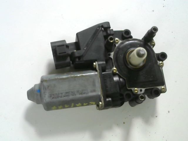 AUDI A8 94.06-02.12 Jobb első ablakemelő motor bontott alkatrész