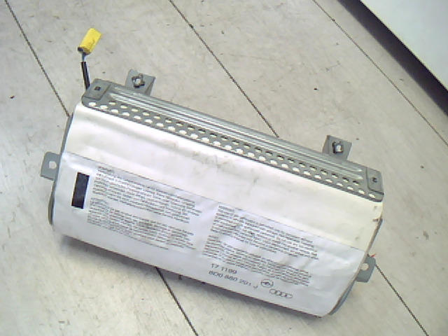 AUDI A4 98-01 Utasoldali műszerfal légzsák bontott alkatrész