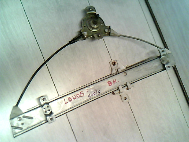 DAEWOO LANOS -01 Bal hátsó ablakemelő szerkezet mechanikus bontott alkatrész