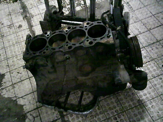 MITSUBISHI CARISMA 95.05-99.07 Motor. benzin fűzött blokk hengerfej nélkül bontott alkatrész