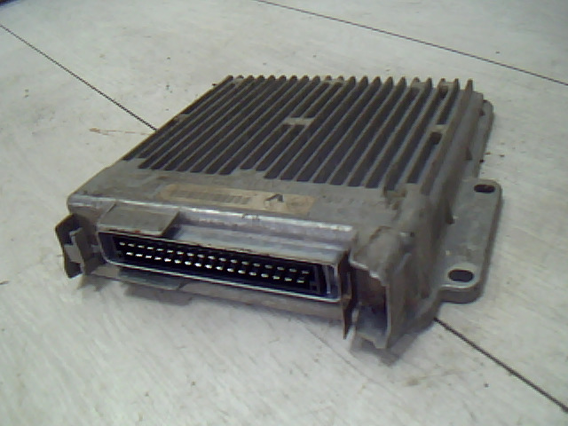 RENAULT CLIO 96-98 Motorvezérlő egység ecu pcm modul bontott alkatrész