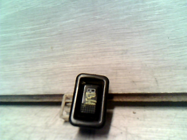 MITSUBISHI LANCER 88-92 Bal hátsó ablakemelő kapcsoló bontott alkatrész