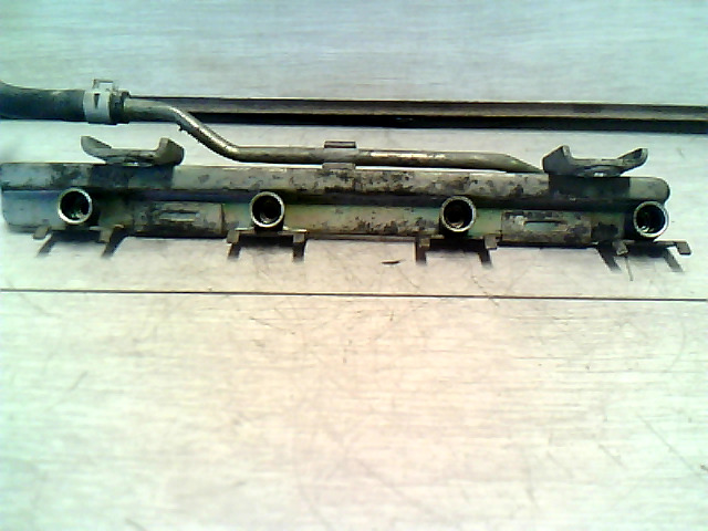 SUZUKI WagonR+ Injektor befecskendező híd  bontott alkatrész