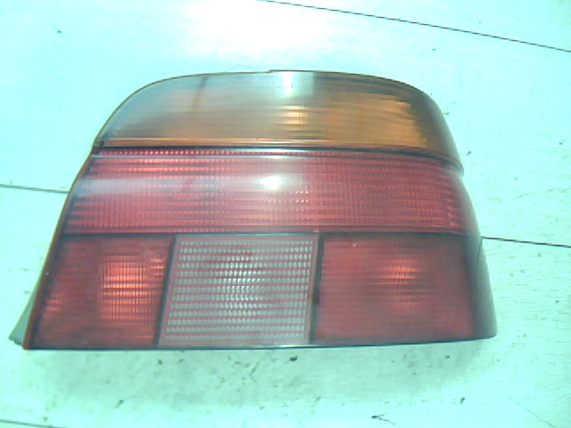 BMW E39 95-03 Jobb hátsó lámpa bontott alkatrész