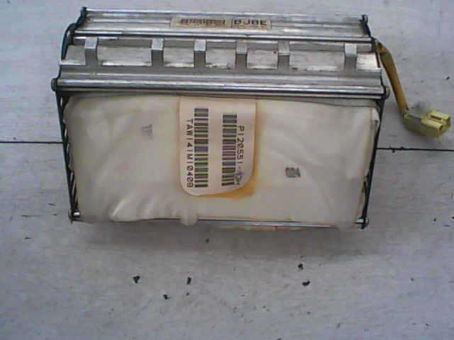 MAZDA 323F 98-04 Utasoldali műszerfal légzsák bontott alkatrész