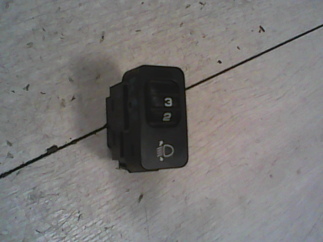 MAZDA MPV 96-99 Fényszórómagasság állító kapcsoló bontott alkatrész