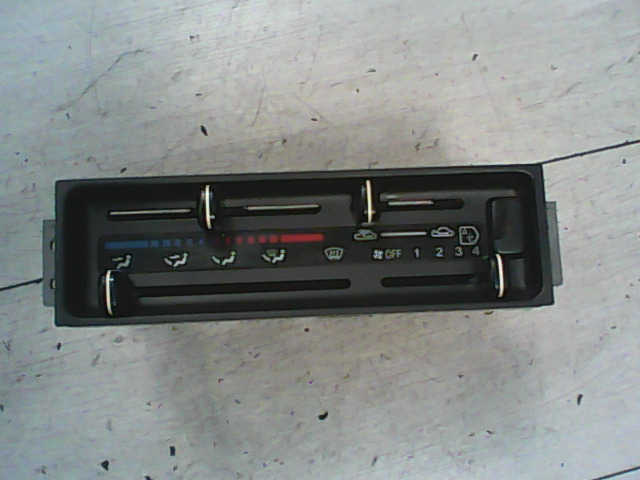 MAZDA MPV 96-99 Fűtés vezérlő panel bontott alkatrész