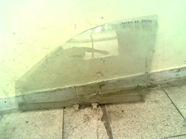 HYUNDAI LANTRA 96- Bal első ajtóüveg bontott alkatrész