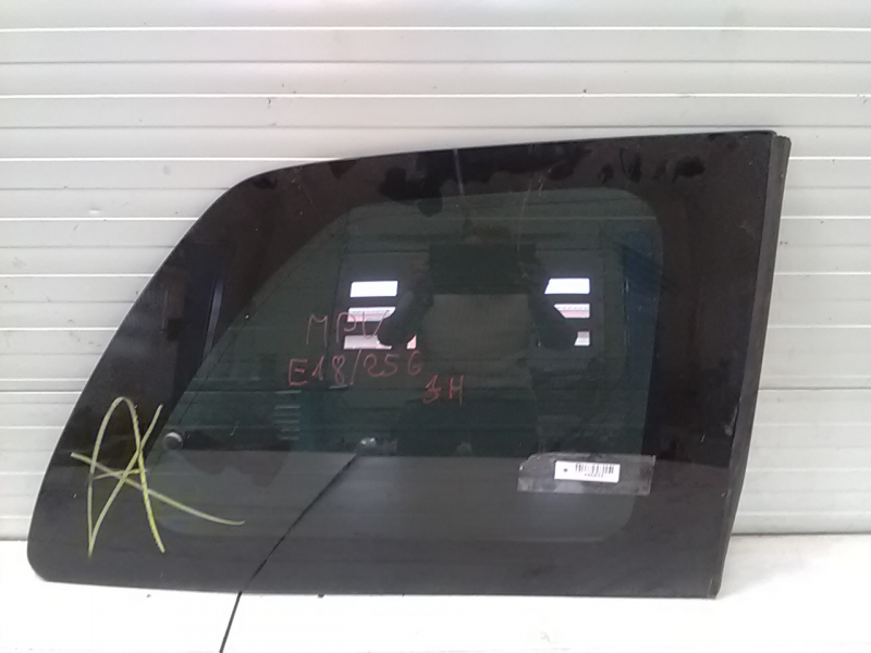 MAZDA MPV 99-05 Pillangó üveg jobb hátsó sötétített fűthető bontott alkatrész