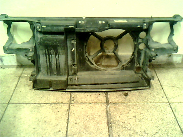 VW GOLF III. Homlokfal zárhíd bontott alkatrész