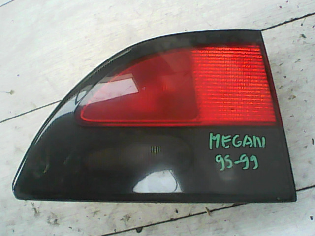 RENAULT MEGANE 95-99 Bal belső hátsó lámpa bontott alkatrész