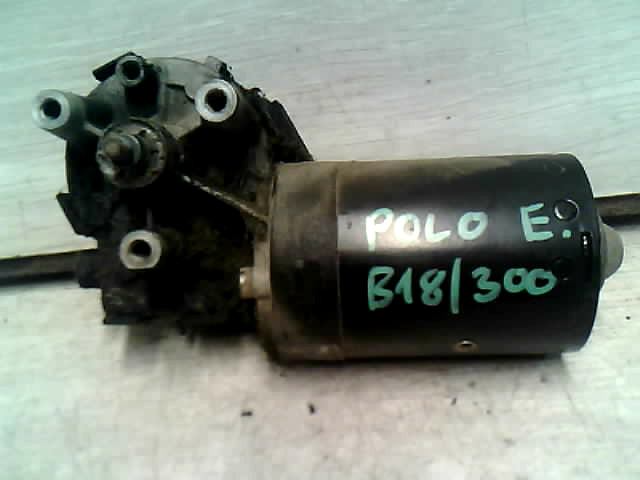 VW POLO CLASSIC 95.07-99.10 Ablaktörlő motor első bontott alkatrész