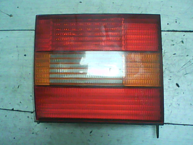 VW PASSAT 93-96 Bal belső hátsó lámpa bontott alkatrész