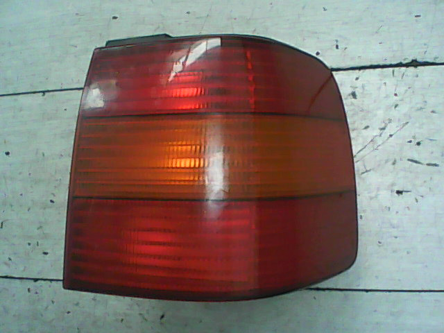 VW PASSAT 93-96 Jobb külső hátsó lámpa bontott alkatrész