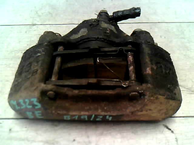MAZDA 323 98-01 Bal első féknyereg munkahengerrel bontott alkatrész