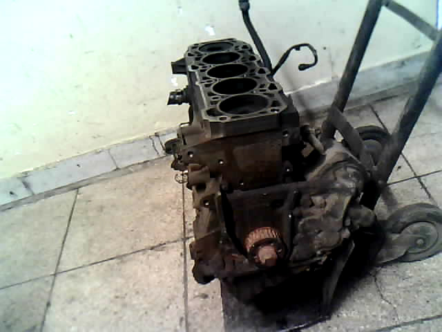 ALFA ROMEO 156 Motor, diesel fűzött blokk hengerfej nélkül bontott alkatrész