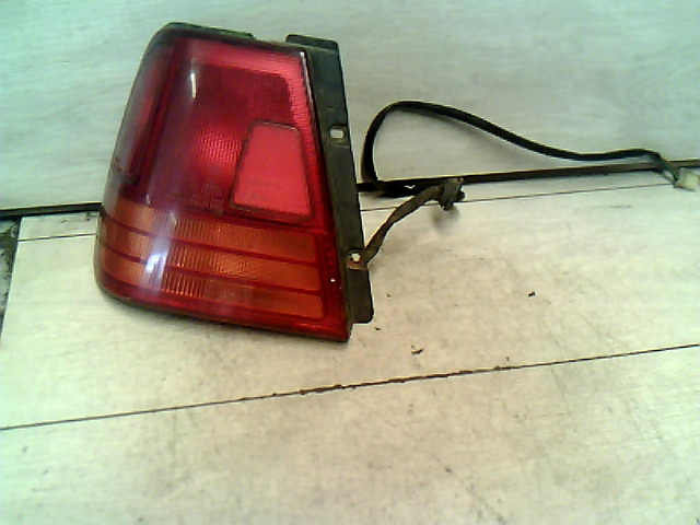 SUZUKI SWIFT 89-96 Bal hátsó lámpa bontott alkatrész