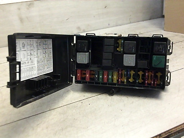 FORD FOCUS 98-04 Biztosítéktábla bcm bsi bsm sam gem modul motortér bontott alkatrész