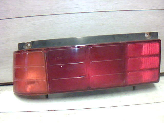 SUZUKI SWIFT 89-96 Bal hátsó lámpa bontott alkatrész