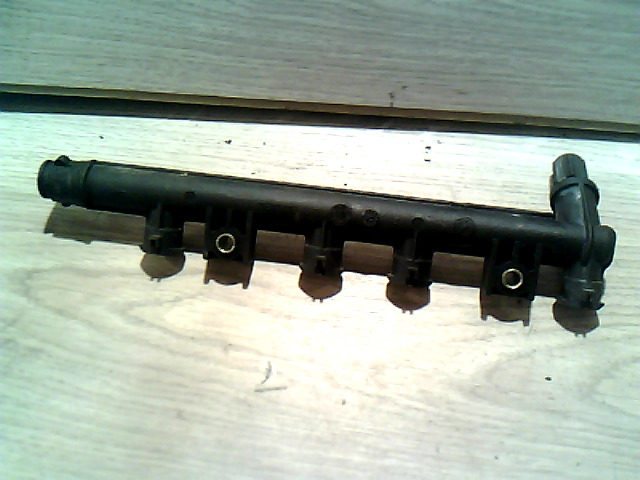 FIAT PUNTO II. Injektor befecskendező híd  bontott alkatrész