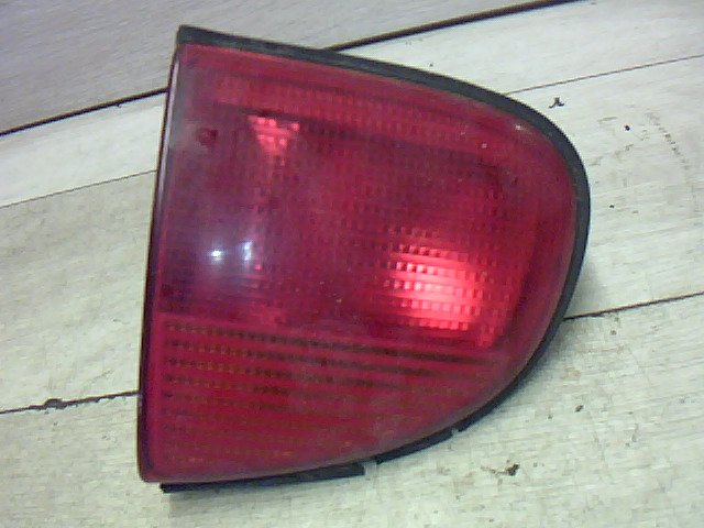 FORD ESCORT 90-95 Bal belső hátsó lámpa bontott alkatrész