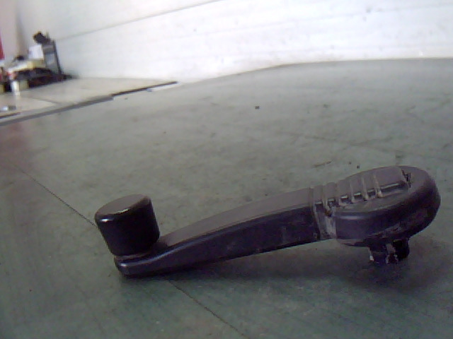 RENAULT TRAFIC -97 Ablak tekerő kar  bontott alkatrész