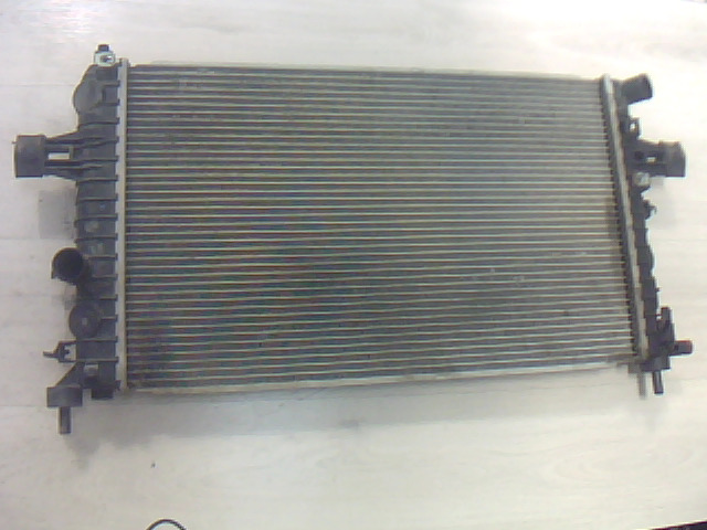 OPEL ASTRA H 04-10 Vízhűtő. radiátor bontott alkatrész