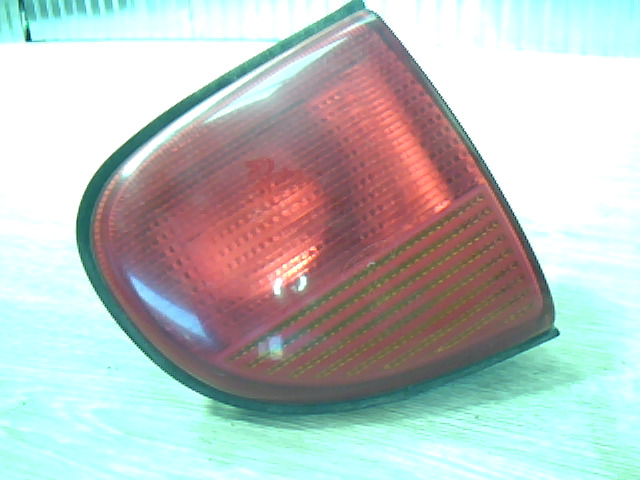 FORD ESCORT 90-95 Jobb belső hátsó lámpa bontott alkatrész