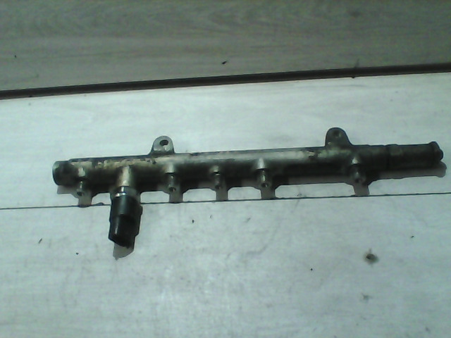 VOLVO S40 Közösnyomócső common rail cső bontott alkatrész