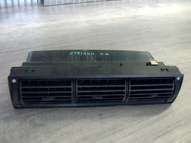 AUDI A6 94-97 Középső szellőző bontott alkatrész