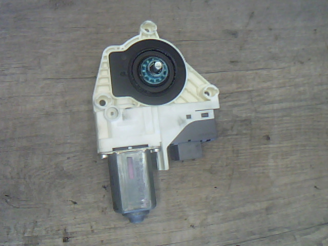 INFINITI G37 Cabrio Bal első ablakemelő motor bontott alkatrész