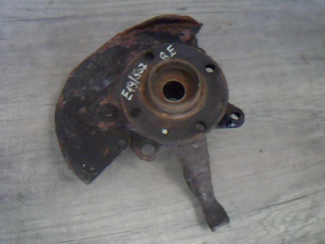 VW PASSAT 88-93 Csonkállvány kerékaggyal bal első bontott alkatrész