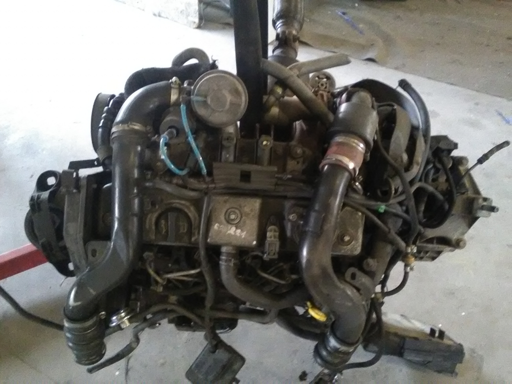 FORD FOCUS 98-04 Motor, diesel fűzött blokk hengerfejjel bontott alkatrész