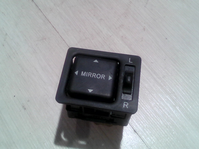 DAIHATSU Sirion Elektromos tükör állító kapcsoló bontott alkatrész