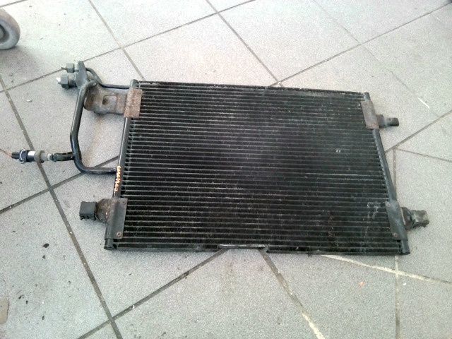 VW PASSAT 96.10-00.10 B5 Klímahűtő radiátor bontott alkatrész