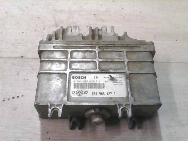VW GOLF III. Motorvezérlő egység ecu pcm modul bontott alkatrész