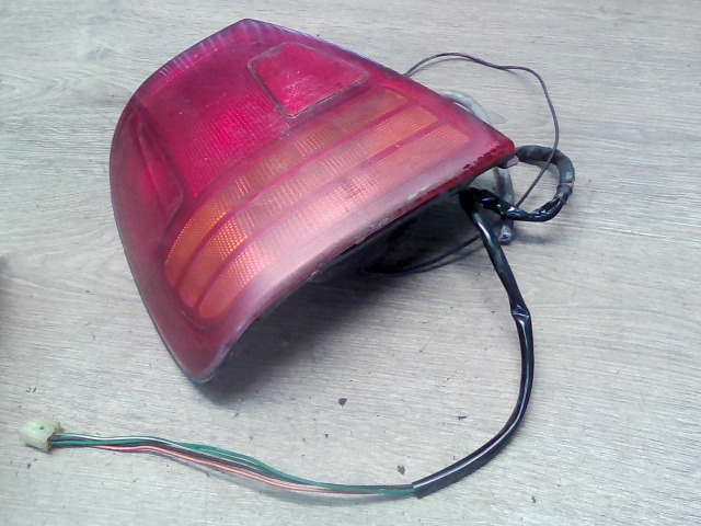 SUZUKI SWIFT 96-05 Bal hátsó lámpa bontott alkatrész
