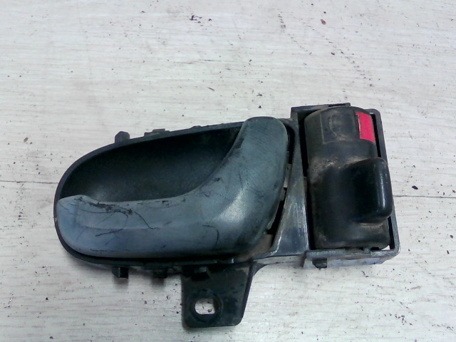 SUZUKI SWIFT 89-96 Jobb hátsó belső kilincs bontott alkatrész