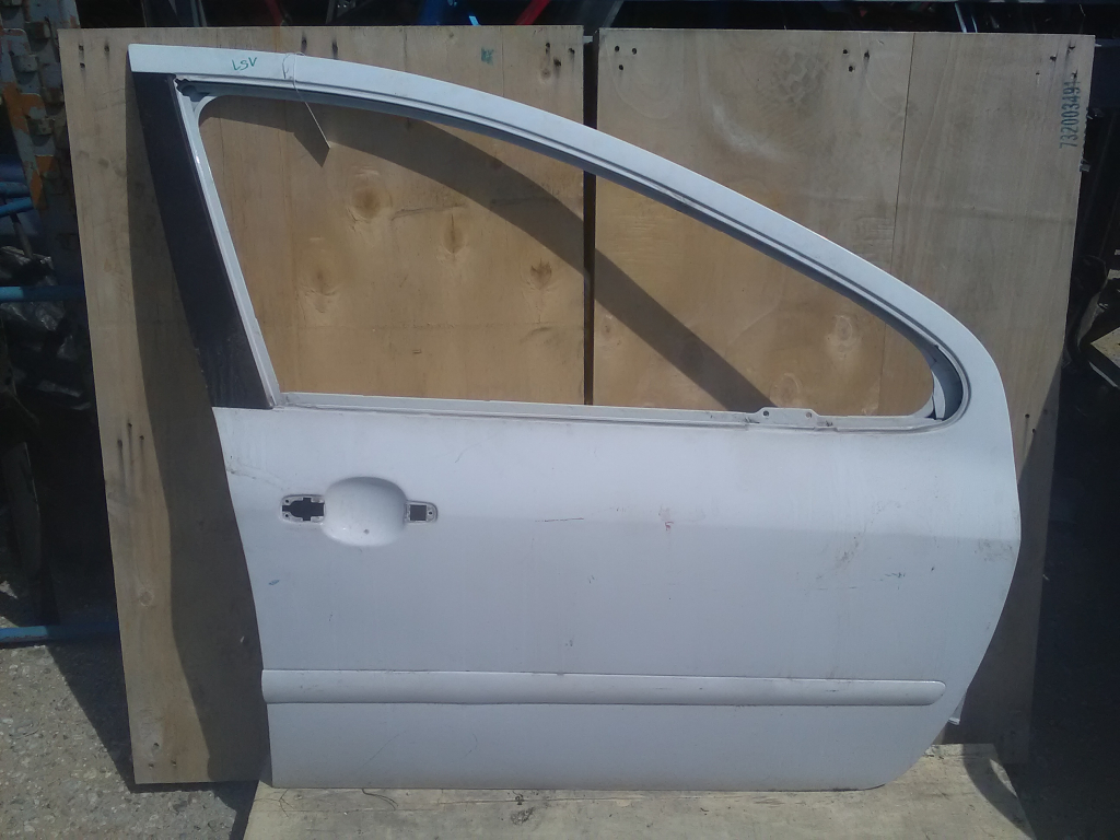 PEUGEOT 307 01-05 Jobb első ajtó. bontott alkatrész