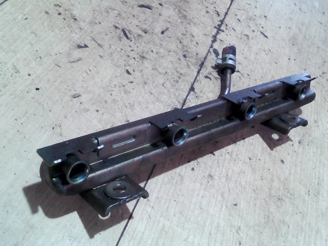 SUZUKI WagonR+ Injektor befecskendező híd  bontott alkatrész